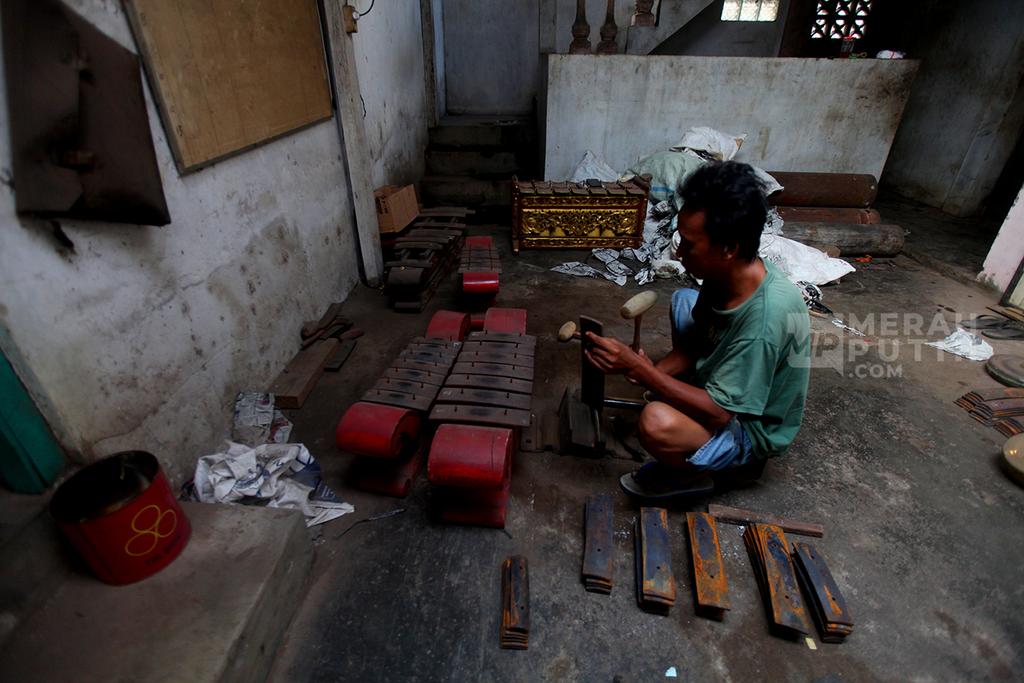 gambar diambil dari https://www.merahputih.com/post/read/menilik-sentra-kerajinan-gamelan-kuningan-daliyo-legiyono-yogyakarta-sejak-1954