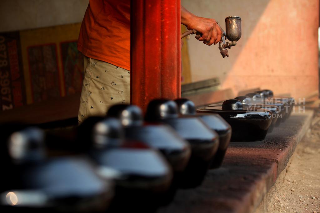 gambar diambil dari https://www.merahputih.com/post/read/menilik-sentra-kerajinan-gamelan-kuningan-daliyo-legiyono-yogyakarta-sejak-1954