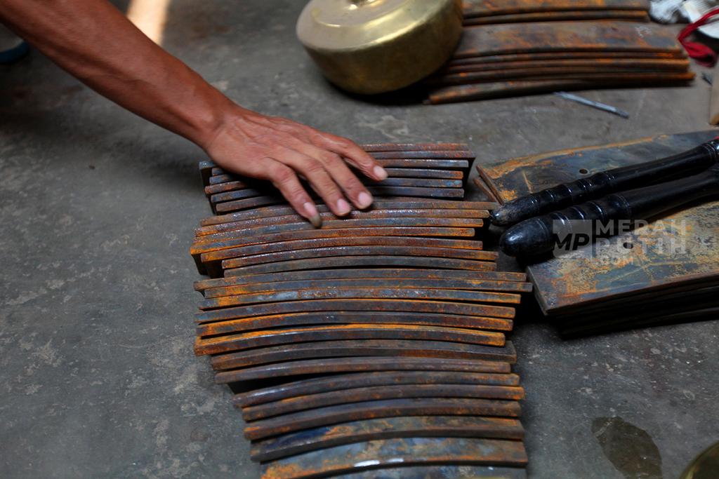 gambar diambil dari https://www.merahputih.com/post/read/menilik-sentra-kerajinan-gamelan-kuningan-daliyo-legiyono-yogyakarta-sejak-1954